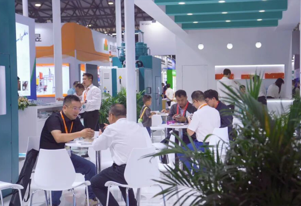 Dekuma rubber injection molding machines at RubberTech China 2026